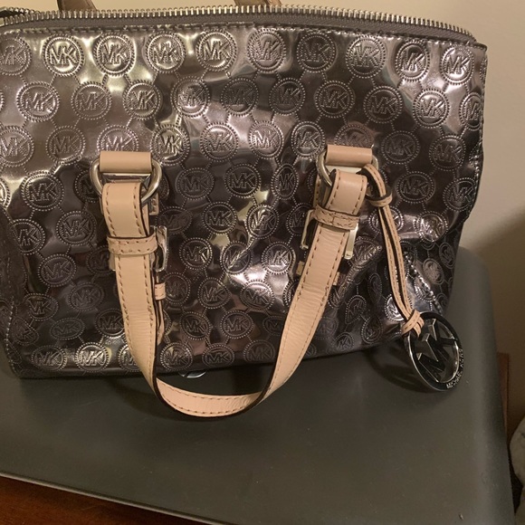 Michael Kors Handbag. GUC - Picture 10 of 10